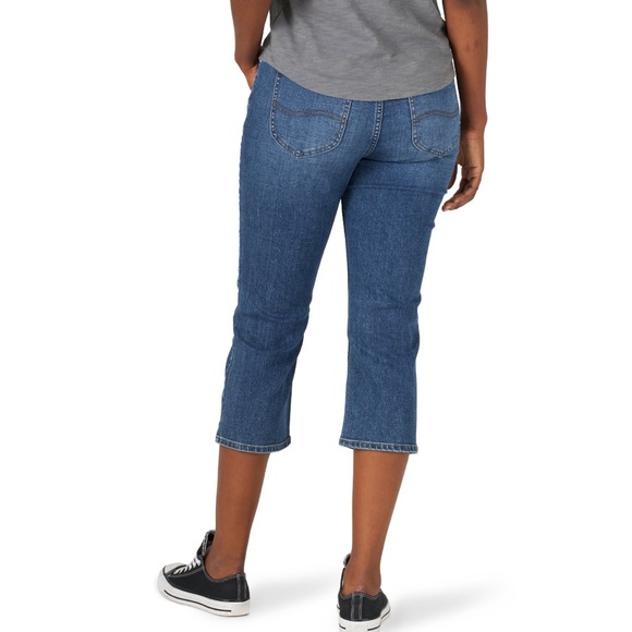 Lee - Picture 2 of 7